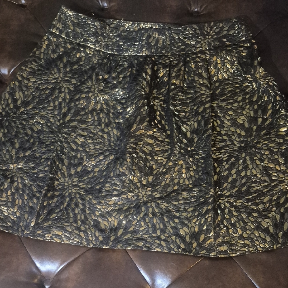 Lane Bryant Black Skater Skirt with Gold Floral Metallic Print Sz. 18 - Picture 1 of 3